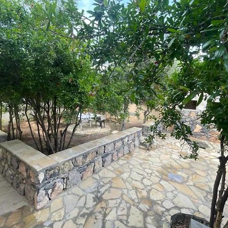 Rose Guesthouse Al 'Aqar Esterno foto