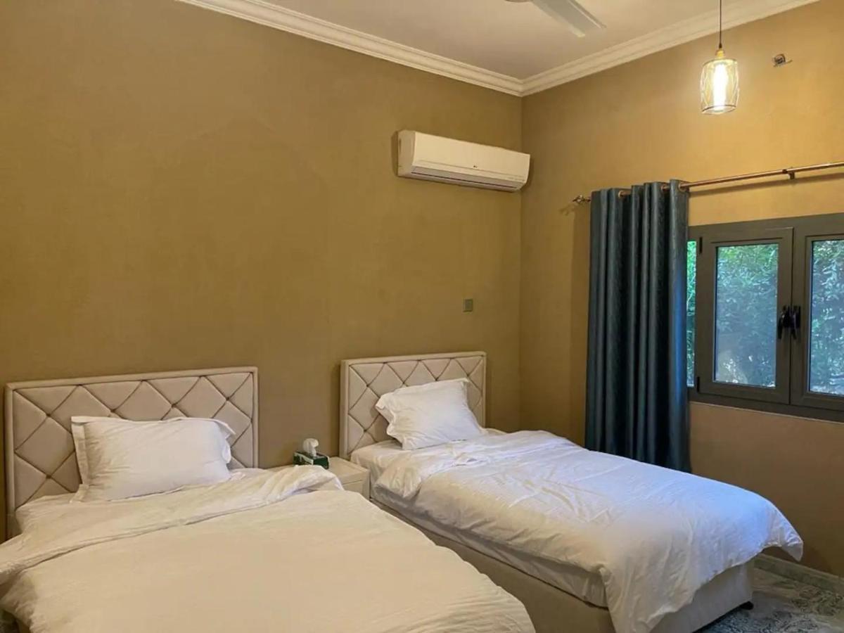 Rose Guesthouse Al 'Aqar Esterno foto