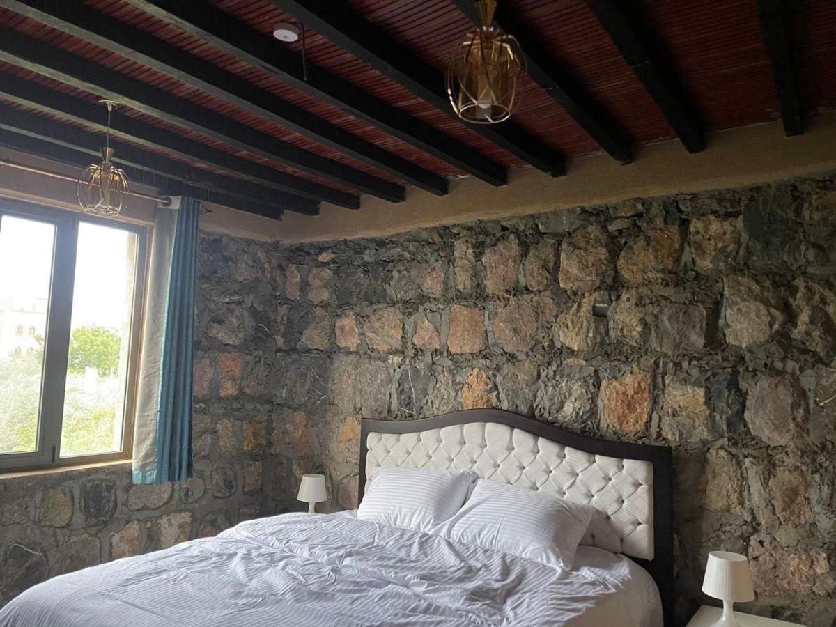 Rose Guesthouse Al 'Aqar Esterno foto